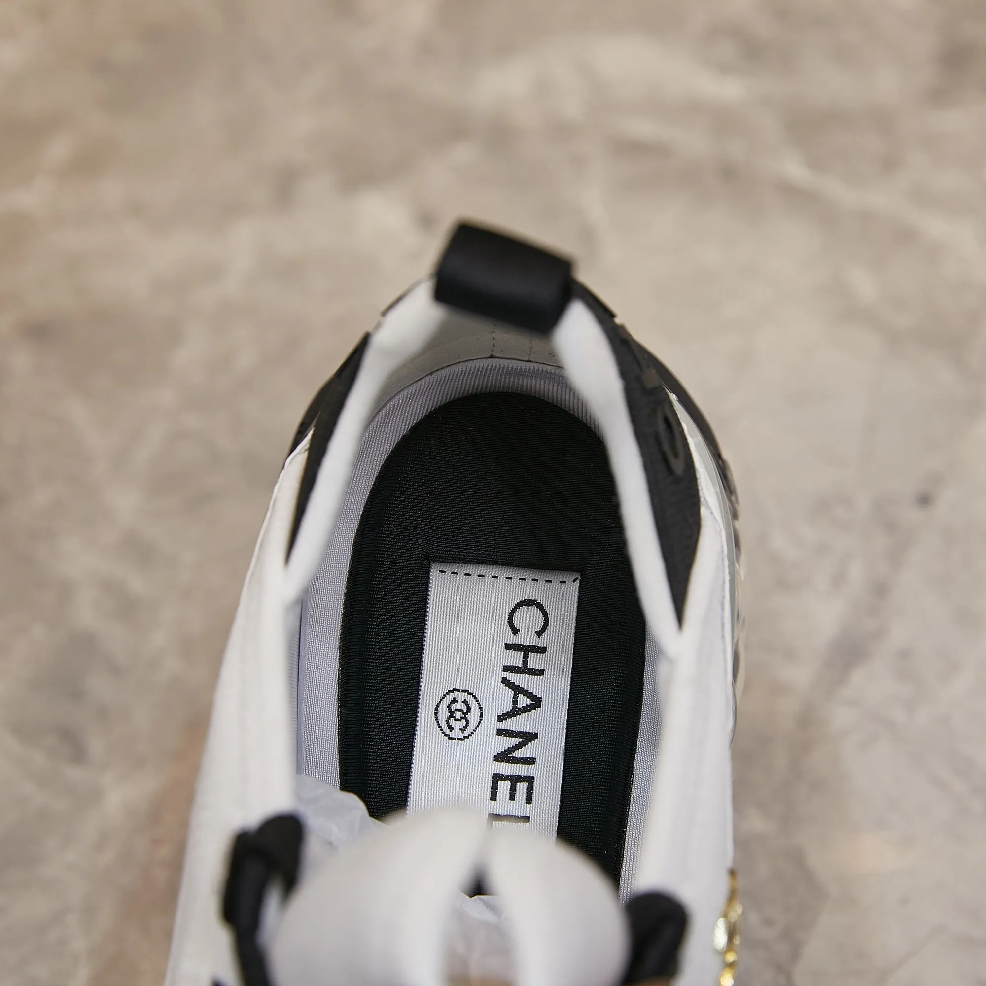 Men's men's shoes pP580! Chanel Chanel - 2024 counter top casual sneakers This classic design; the upper is made of various craftsmanship styles; the outsole is fashionable and sporty; the outsole is fashionable and sporty; the extraordinary inclusion of a variety of color matching elements... The diversified mix and match is very beautiful and versatile, casual, fashionable, sports and outdoor can be taken into account... ꫛꫀꪝ Go➫ Materials: ❶Upper made of: original imported cowhide ❷Inside made of: original imported breathable sheepskin ❸Outsole is based on: Original TPU air cushion outsole. Full set of boutique packaging for women 35–41 and men 39–45.